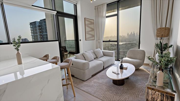 Al Barsha South Fourth, Dubai에 위치한 Building Bijada Boulevard North - pure-voyage - 1473411 유닛의 세련된 인테리어가 돋보이는 거실 Al Barsha South Fourth, Dubai에 위치한 Building Bijada Boulevard North - pure-voyage - 1473411 유닛의 세련된 인테리어가 돋보이는 거실