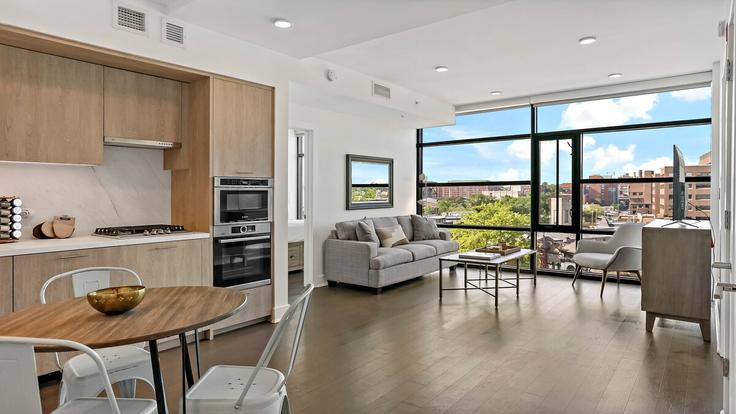 Washington, Washington에 위치한 Building Vermont Avenue Northwest - pure-voyage - 1395401 유닛의 세련된 인테리어가 돋보이는 거실