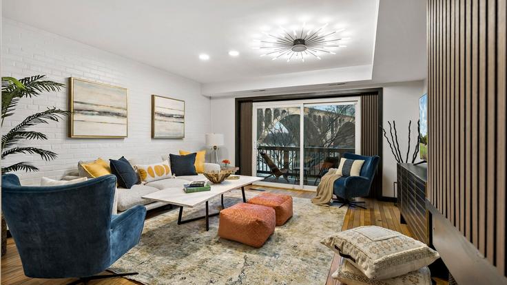 Elegant gestaltetes Wohnzimmer mit moderner Einrichtung in einer Wohnung im Building Water Street Northwest - pure-voyage - 1473409 in Washington, Washington