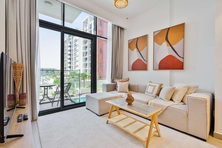 Elegant gestaltetes Wohnzimmer mit moderner Einrichtung in einer Wohnung im Building Tariaq Bedon Esm - pvh-vacation-homes - 1475845 in Nad Al Sheba, Dubai Elegant gestaltetes Wohnzimmer mit moderner Einrichtung in einer Wohnung im Building Tariaq Bedon Esm - pvh-vacation-homes - 1475845 in Nad Al Sheba, Dubai