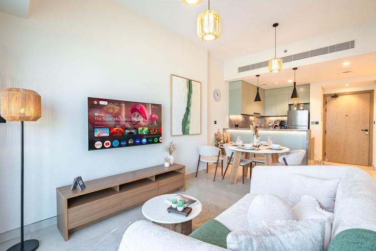 Elegant gestaltetes Wohnzimmer mit moderner Einrichtung in einer Wohnung im Building Hessa Street - pvh-vacation-homes - 1490093 in Dubai, Dubai Elegant gestaltetes Wohnzimmer mit moderner Einrichtung in einer Wohnung im Building Hessa Street - pvh-vacation-homes - 1490093 in Dubai, Dubai