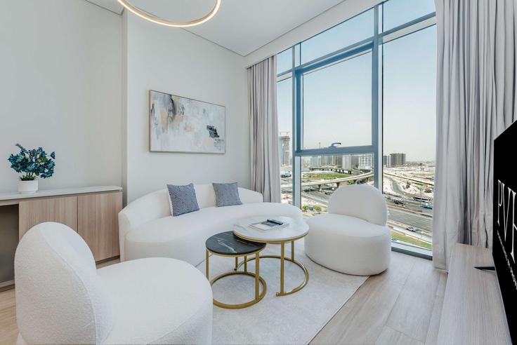 Salle de séjour élégante avec mobilier moderne dans un appartement à Building Sheikh Mohammed Bin Zayed Road - pvh-vacation-homes - 1626828 à Al Barsha South Fifth, Dubai Salle de séjour élégante avec mobilier moderne dans un appartement à Building Sheikh Mohammed Bin Zayed Road - pvh-vacation-homes - 1626828 à Al Barsha South Fifth, Dubai