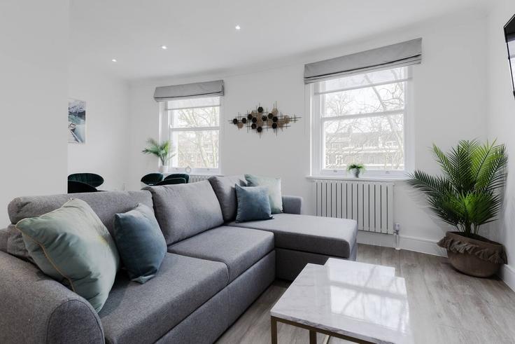 Salle de séjour élégante avec mobilier moderne dans un appartement à Building 198 Sussex Gardens - pvl-properties-ltd-1 - 1697561 à City of Westminster, London