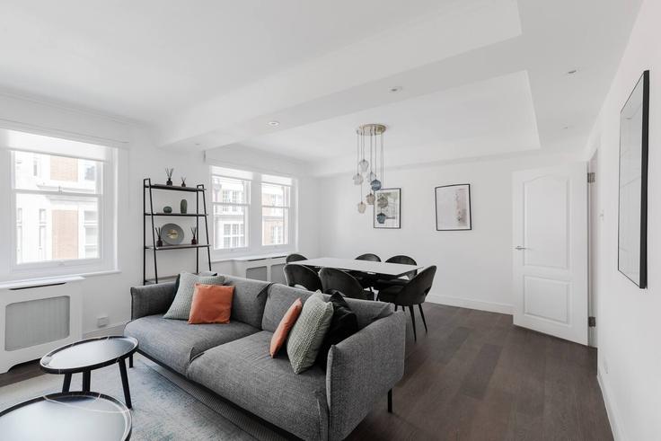 City of Westminster, London에 위치한 Building 24-25 Nassau Street - pvl-properties-ltd-1 - 1697580 유닛의 세련된 인테리어가 돋보이는 거실