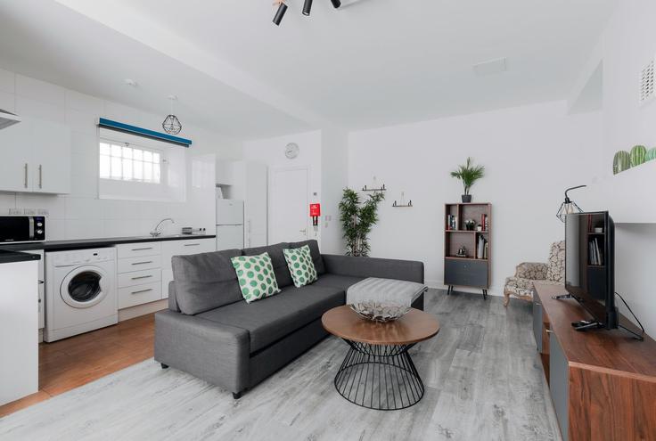 London Royal Borough of Kensington and ChelseaのBuilding 10 Nevern Road - pvl-properties-ltd-1 - 1697592のアパートメントにある、モダンな家具を備えたエレガントなデザインのリビングルーム London Royal Borough of Kensington and ChelseaのBuilding 10 Nevern Road - pvl-properties-ltd-1 - 1697592のアパートメントにある、モダンな家具を備えたエレガントなデザインのリビングルーム