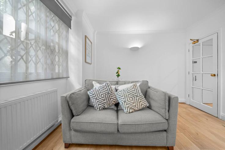 City of Westminster, London에 위치한 Building 200 Sussex Gardens - pvl-properties-ltd-1 - 1697599 유닛의 세련된 인테리어가 돋보이는 거실 City of Westminster, London에 위치한 Building 200 Sussex Gardens - pvl-properties-ltd-1 - 1697599 유닛의 세련된 인테리어가 돋보이는 거실