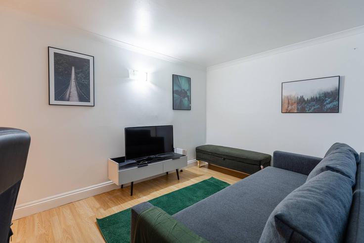 Salle de séjour élégante avec mobilier moderne dans un appartement à Building 200 Sussex Gardens - pvl-properties-ltd-1 - 1697600 à City of Westminster, London Salle de séjour élégante avec mobilier moderne dans un appartement à Building 200 Sussex Gardens - pvl-properties-ltd-1 - 1697600 à City of Westminster, London