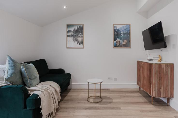 Salle de séjour élégante avec mobilier moderne dans un appartement à Building Sussex Gardens - pvl-properties-ltd - 1382464 à City of Westminster, London