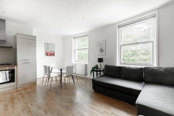 Elegantly designed living room with modern furnishings in an apartment at Building Bathurst Street - pvl-properties-ltd - 1516025 in City of Westminster, London