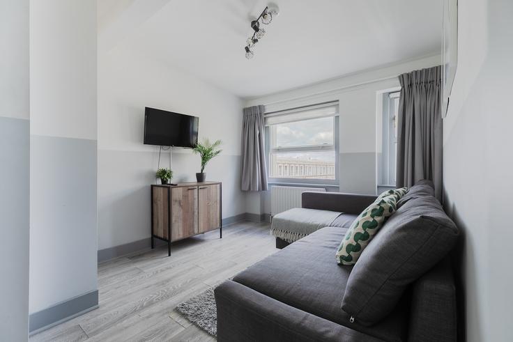 Royal Borough of Kensington and Chelsea, London에 위치한 Building Nevern Road - pvl-properties-ltd - 1228407 유닛의 세련된 인테리어가 돋보이는 거실 Royal Borough of Kensington and Chelsea, London에 위치한 Building Nevern Road - pvl-properties-ltd - 1228407 유닛의 세련된 인테리어가 돋보이는 거실