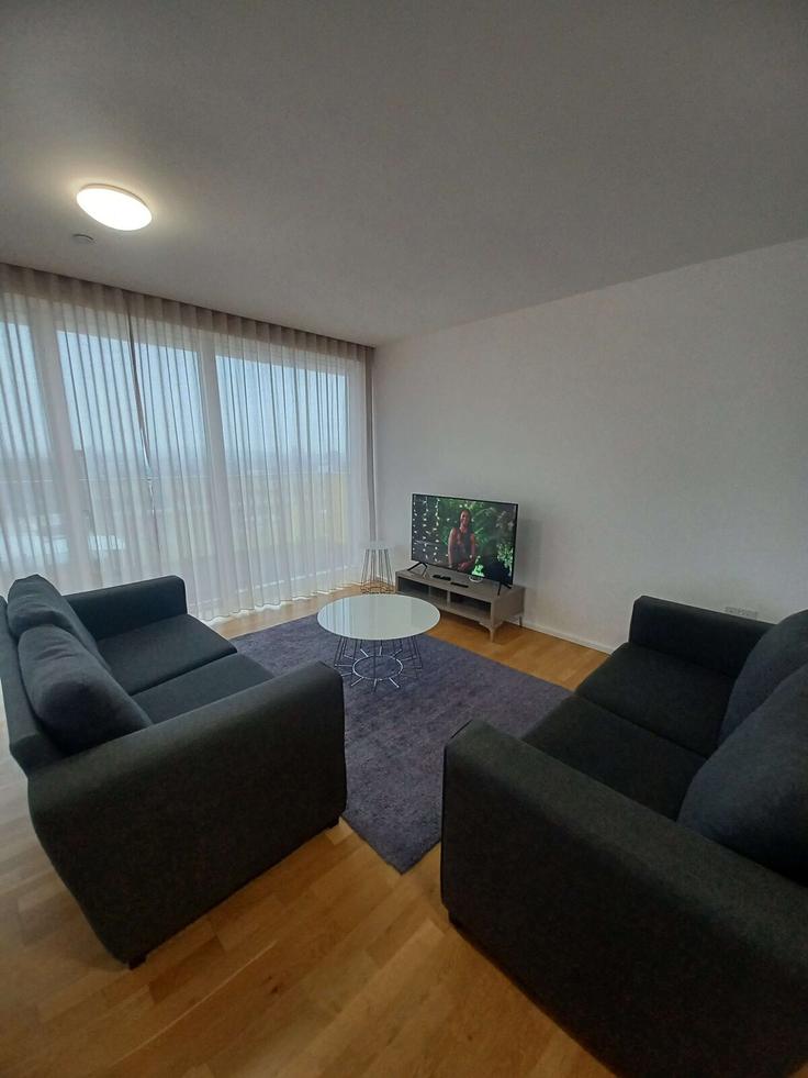 Salle de séjour élégante avec mobilier moderne dans un appartement à Building Millharbour - q-apartments-uk-ltd - 1591062 à London Borough of Tower Hamlets, London