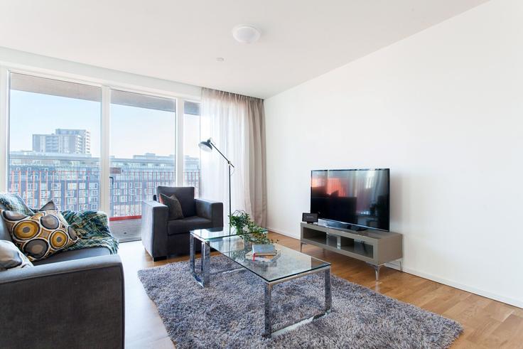 Building Millharbour - q-apartments-uk-ltd - 1591047 adresindeki bir dairede modern mobilyalarla zarif bir şekilde tasarlanmış oturma odası London Borough of Tower Hamlets, London Building Millharbour - q-apartments-uk-ltd - 1591047 adresindeki bir dairede modern mobilyalarla zarif bir şekilde tasarlanmış oturma odası London Borough of Tower Hamlets, London