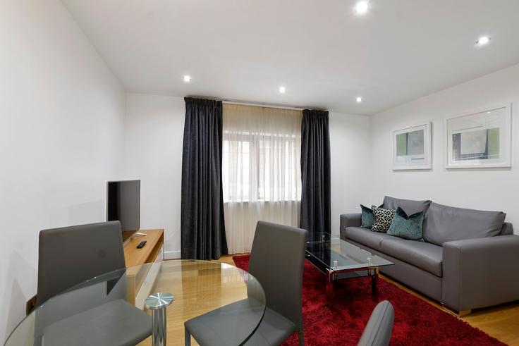 Salle de séjour élégante avec mobilier moderne dans un appartement à Building North Tenter Street - q-apartments-uk-ltd - 1591065 à London Borough of Tower Hamlets, London Salle de séjour élégante avec mobilier moderne dans un appartement à Building North Tenter Street - q-apartments-uk-ltd - 1591065 à London Borough of Tower Hamlets, London