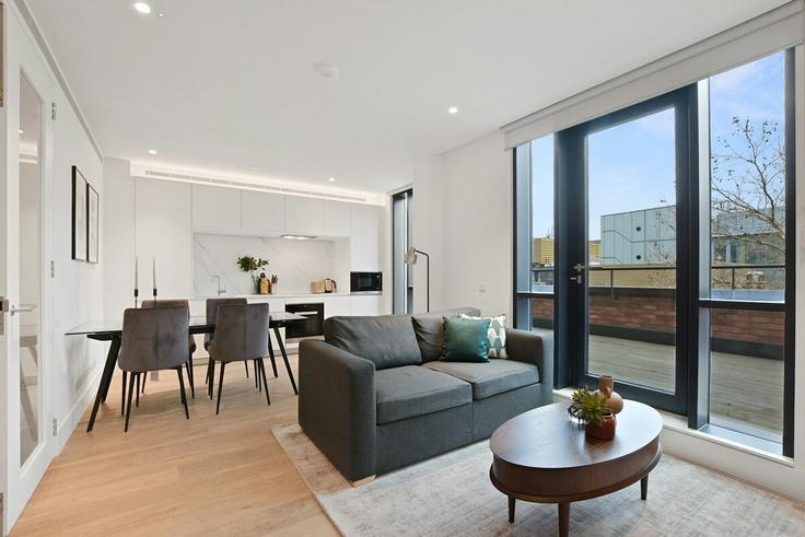 London City of WestminsterのBuilding Tottenham Street - q-apartments-uk-ltd - 1591052のアパートメントにある、モダンな家具を備えたエレガントなデザインのリビングルーム London City of WestminsterのBuilding Tottenham Street - q-apartments-uk-ltd - 1591052のアパートメントにある、モダンな家具を備えたエレガントなデザインのリビングルーム
