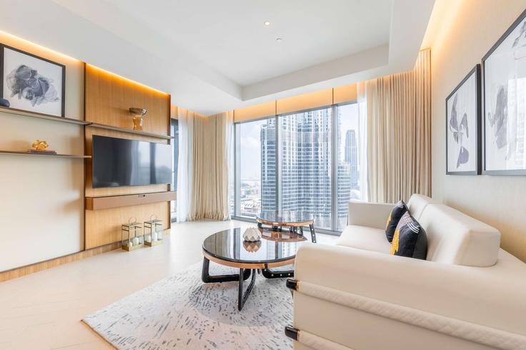 Elegant gestaltetes Wohnzimmer mit moderner Einrichtung in einer Wohnung im Building Sheikh Mohammed bin Rashid Boulevard - qstay - 1514481 in Downtown Dubai, Dubai Elegant gestaltetes Wohnzimmer mit moderner Einrichtung in einer Wohnung im Building Sheikh Mohammed bin Rashid Boulevard - qstay - 1514481 in Downtown Dubai, Dubai