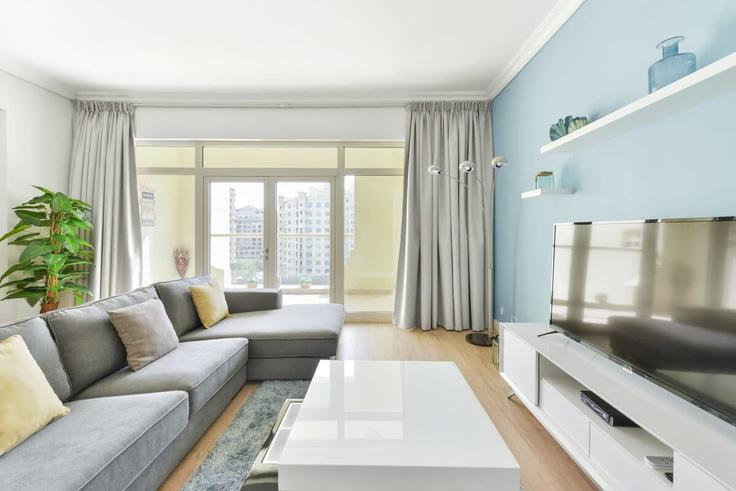 Elegantly designed living room with modern furnishings in an apartment at Building East Crescent - qstay - 1514478 in The Palm Jumeirah, Dubai