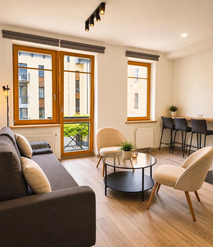 Elegant gestaltetes Wohnzimmer mit moderner Einrichtung in einer Wohnung im Building Šv. Stepono gatvė - quarterstays - 1647997 in Vilnius, Vilnius