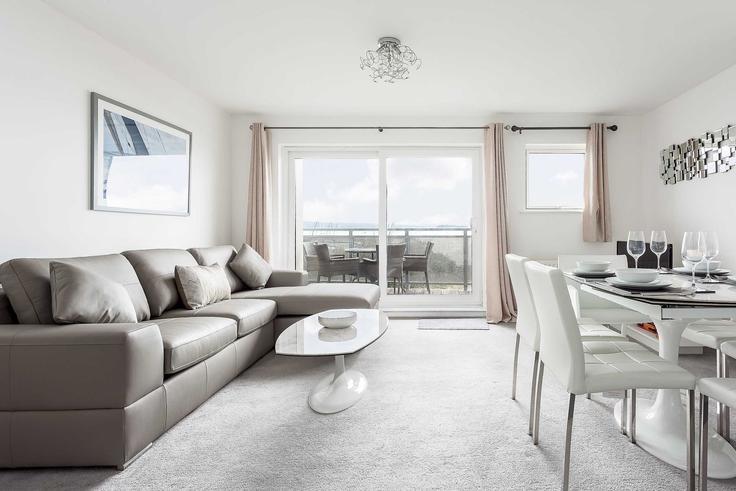 Salle de séjour élégante avec mobilier moderne dans un appartement à Building Norton Way - quay-holidays - 1695664 à Poole, Poole Salle de séjour élégante avec mobilier moderne dans un appartement à Building Norton Way - quay-holidays - 1695664 à Poole, Poole