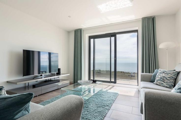 Elegant gestaltetes Wohnzimmer mit moderner Einrichtung in einer Wohnung im Building Southbourne Overcliff Drive - quay-holidays - 1695620 in Bournemouth, Bournemouth Elegant gestaltetes Wohnzimmer mit moderner Einrichtung in einer Wohnung im Building Southbourne Overcliff Drive - quay-holidays - 1695620 in Bournemouth, Bournemouth