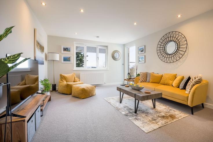 Salle de séjour élégante avec mobilier moderne dans un appartement à Building Delhi Close - quay-holidays - 1695699 à Poole, Poole
