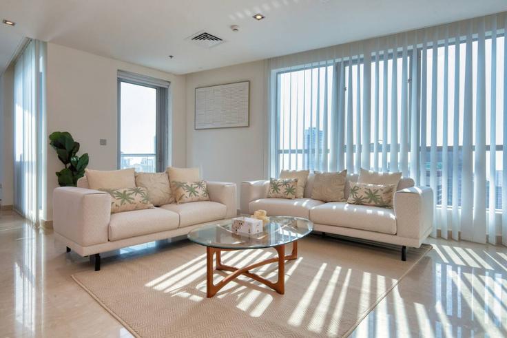 Dubai Marina, Dubai에 위치한 Building Tariaq Bedon Esm - radiant-homes - 1461610 유닛의 세련된 인테리어가 돋보이는 거실