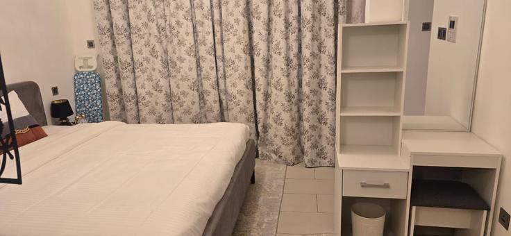 1 quarto mobiliado em apartamentos em Tariaq Bedon Esm 1382462P, Nad Al Sheba, Dubai, foto 1