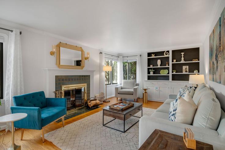 Sala de estar elegantemente projetada com móveis modernos em um apartamento no Building 23rd Avenue Northwest - recreation-stays - 1531027 em Seattle, Seattle Sala de estar elegantemente projetada com móveis modernos em um apartamento no Building 23rd Avenue Northwest - recreation-stays - 1531027 em Seattle, Seattle