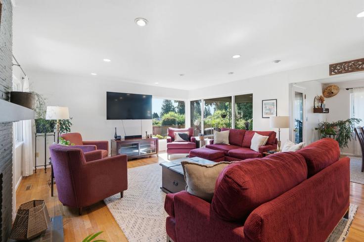 Elegant gestaltetes Wohnzimmer mit moderner Einrichtung in einer Wohnung im Building North 117th Street - recreation-stays - 1586879 in Seattle, Seattle Elegant gestaltetes Wohnzimmer mit moderner Einrichtung in einer Wohnung im Building North 117th Street - recreation-stays - 1586879 in Seattle, Seattle