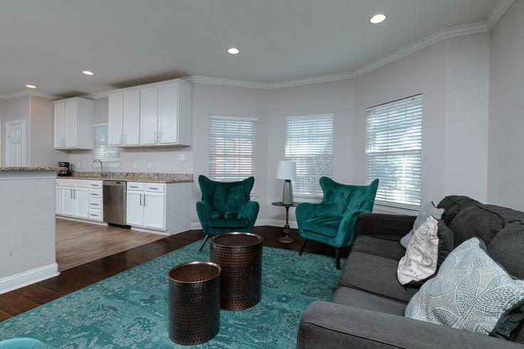 Sala de estar elegantemente projetada com móveis modernos em um apartamento no Building Falls Drive - red-one-management-hospitable - 1575044 em Dallas, Dallas Sala de estar elegantemente projetada com móveis modernos em um apartamento no Building Falls Drive - red-one-management-hospitable - 1575044 em Dallas, Dallas