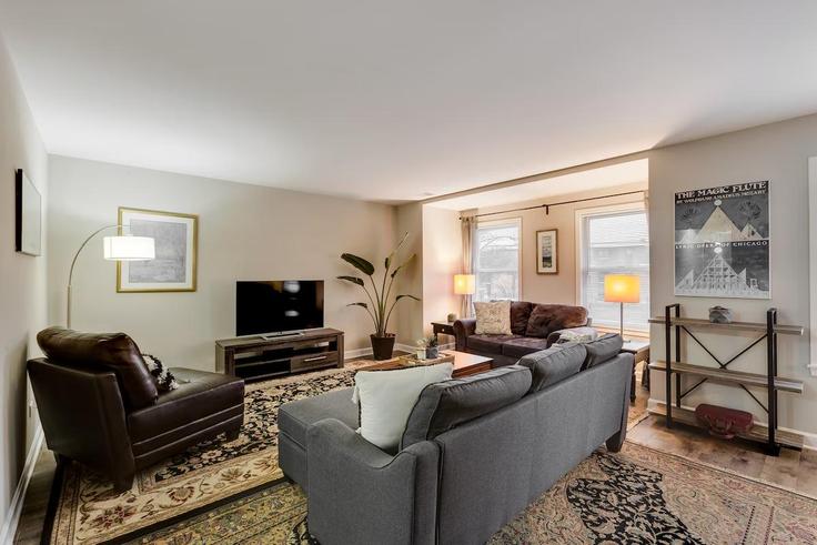 South Hoyne Avenueにある6件の寝室・家具付きアパート(1255624P、Chicago、Chicago)写真 1枚 South Hoyne Avenueにある6件の寝室・家具付きアパート(1255624P、Chicago、Chicago)写真 1枚
