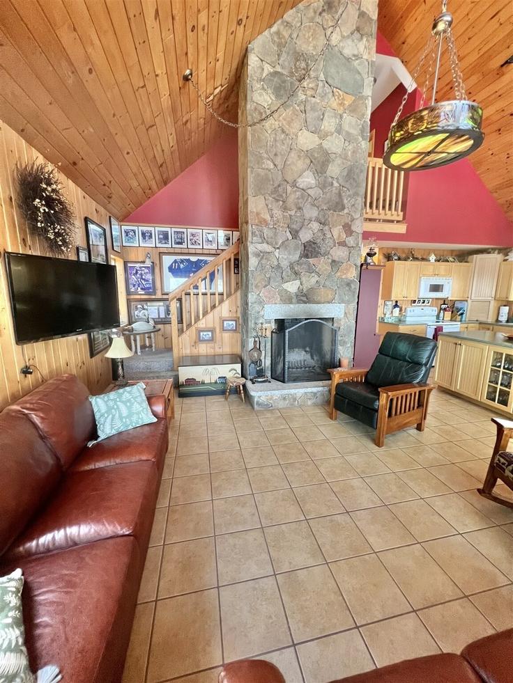 Building Sandy Cove Road - redawning - 1255947 - USA adresindeki bir dairede modern mobilyalarla zarif bir şekilde tasarlanmış oturma odası Standish, Standish