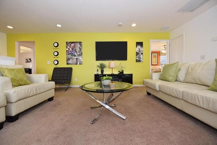 Sala de estar elegantemente projetada com móveis modernos em um apartamento no Building Yorkshire Court - redawning - 1285813 - MCO em Four Corners, Four Corners Sala de estar elegantemente projetada com móveis modernos em um apartamento no Building Yorkshire Court - redawning - 1285813 - MCO em Four Corners, Four Corners