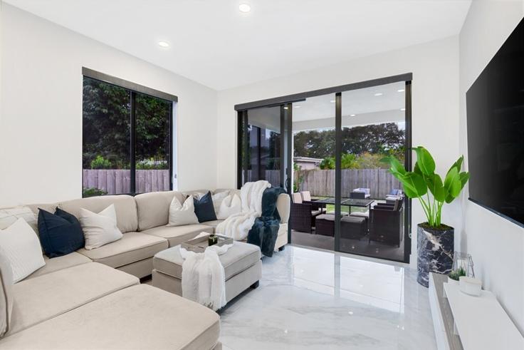 Elegante sala de estar con mobiliario moderno en un apartamento en Building Southwest 14th Court - redawning - 1287063 - MIA en Fort Lauderdale, Fort Lauderdale Elegante sala de estar con mobiliario moderno en un apartamento en Building Southwest 14th Court - redawning - 1287063 - MIA en Fort Lauderdale, Fort Lauderdale