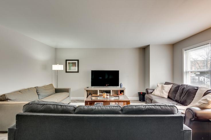 Chicago, Chicago에 위치한 Building South Hoyne Avenue - redawning - 1255618 - CHI 유닛의 세련된 인테리어가 돋보이는 거실