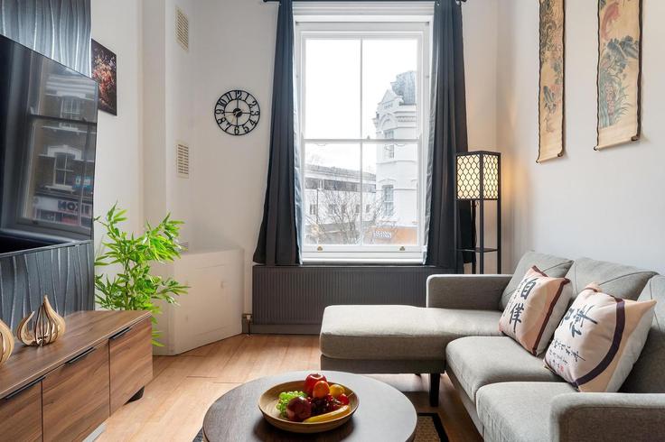 Building Bethnal Green Road - reddy-properties-limited-1 - 1640187 adresindeki bir dairede modern mobilyalarla zarif bir şekilde tasarlanmış oturma odası London Borough of Tower Hamlets, London Building Bethnal Green Road - reddy-properties-limited-1 - 1640187 adresindeki bir dairede modern mobilyalarla zarif bir şekilde tasarlanmış oturma odası London Borough of Tower Hamlets, London