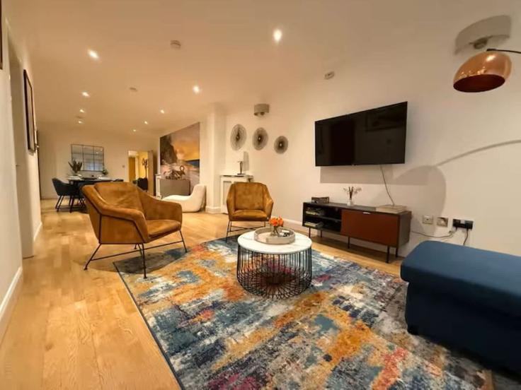 Building Pitfield Street - reddy-properties-limited-1 - 1640204 adresindeki bir dairede modern mobilyalarla zarif bir şekilde tasarlanmış oturma odası London Borough of Islington, London