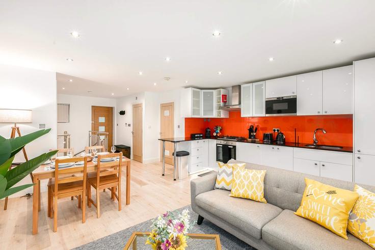 Building Baron Street - reddy-properties-limited-1 - 1643081 adresindeki bir dairede modern mobilyalarla zarif bir şekilde tasarlanmış oturma odası London Borough of Islington, London Building Baron Street - reddy-properties-limited-1 - 1643081 adresindeki bir dairede modern mobilyalarla zarif bir şekilde tasarlanmış oturma odası London Borough of Islington, London