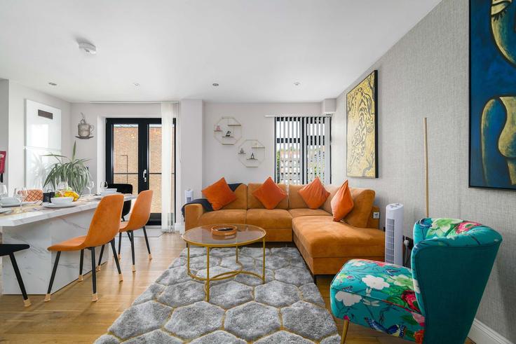 Salle de séjour élégante avec mobilier moderne dans un appartement à Building Hoxton Street - reddy-properties-limited-1 - 1640188 à London Borough of Hackney, London Salle de séjour élégante avec mobilier moderne dans un appartement à Building Hoxton Street - reddy-properties-limited-1 - 1640188 à London Borough of Hackney, London