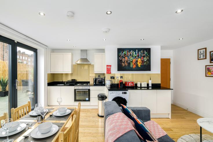 Sala de estar elegantemente projetada com móveis modernos em um apartamento no Building Hoxton Street - reddy-properties-limited - 1380885 em London Borough of Hackney, London Sala de estar elegantemente projetada com móveis modernos em um apartamento no Building Hoxton Street - reddy-properties-limited - 1380885 em London Borough of Hackney, London