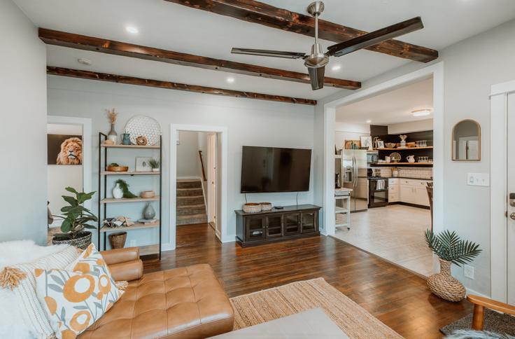 Corvallis, Corvallis에 위치한 Building Northwest 19th Street - redtail-ridge-rentals - 1624352 유닛의 세련된 인테리어가 돋보이는 거실 Corvallis, Corvallis에 위치한 Building Northwest 19th Street - redtail-ridge-rentals - 1624352 유닛의 세련된 인테리어가 돋보이는 거실