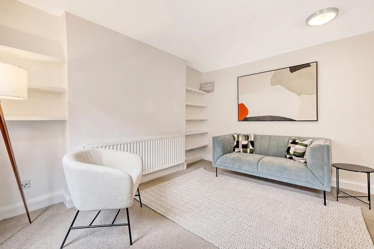 Building Sandwich Street - redwood-living - 1467152 adresindeki bir dairede modern mobilyalarla zarif bir şekilde tasarlanmış oturma odası London Borough of Camden, London
