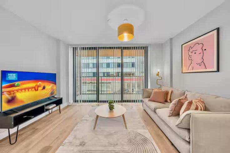 Building Amity Grove - redwood-living - 1467140 adresindeki bir dairede modern mobilyalarla zarif bir şekilde tasarlanmış oturma odası London Borough of Merton, London