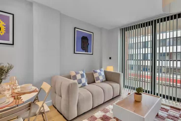 Building Amity Grove - redwood-living - 1467134 adresindeki bir dairede modern mobilyalarla zarif bir şekilde tasarlanmış oturma odası London Borough of Merton, London
