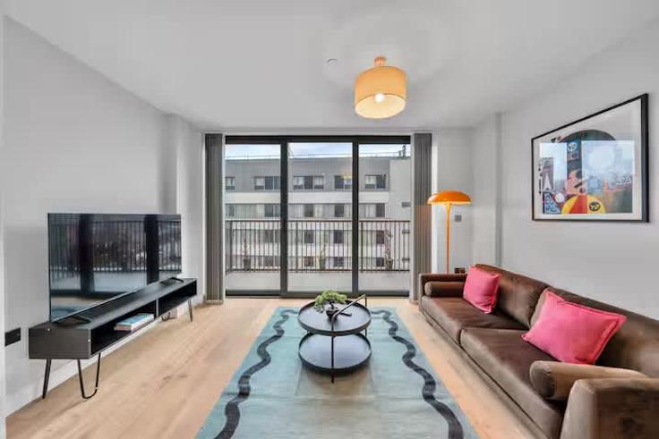 Elegant gestaltetes Wohnzimmer mit moderner Einrichtung in einer Wohnung im Building Amity Grove - redwood-living - 1467144 in London Borough of Merton, London