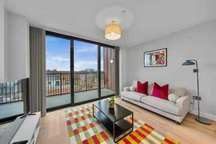 Elegantly designed living room with modern furnishings in an apartment at Building Amity Grove - redwood-living - 1467143 in London Borough of Merton, London