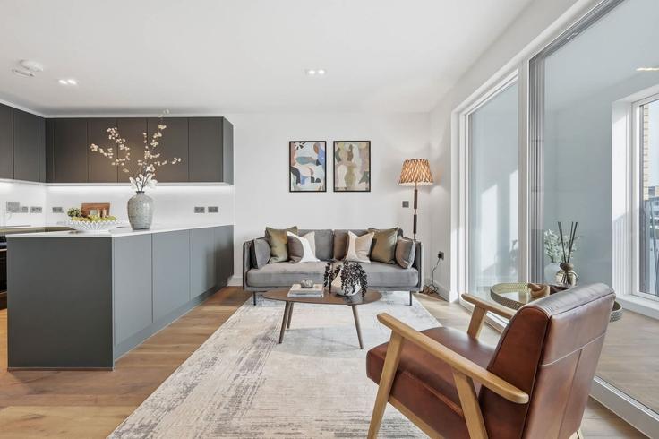 Sala de estar elegantemente projetada com móveis modernos em um apartamento no Building White Horse Road - redwood-living - 1512351 em London Borough of Tower Hamlets, London