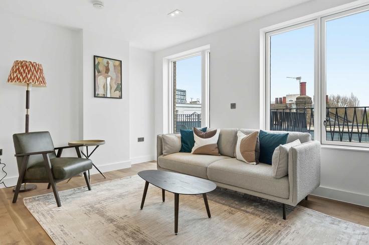 Building White Horse Road - redwood-living - 1512357 adresindeki bir dairede modern mobilyalarla zarif bir şekilde tasarlanmış oturma odası London Borough of Tower Hamlets, London