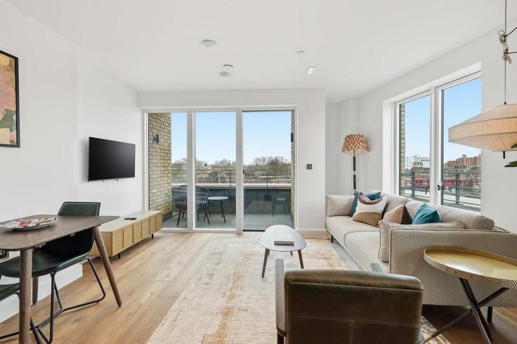 Sala de estar elegantemente projetada com móveis modernos em um apartamento no Building White Horse Road - redwood-living - 1512353 em London Borough of Tower Hamlets, London