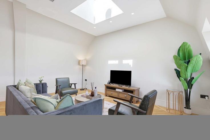 Salle de séjour élégante avec mobilier moderne dans un appartement à Building Cheyne Walk - redwood-living - 1578806 à Royal Borough of Kensington and Chelsea, London
