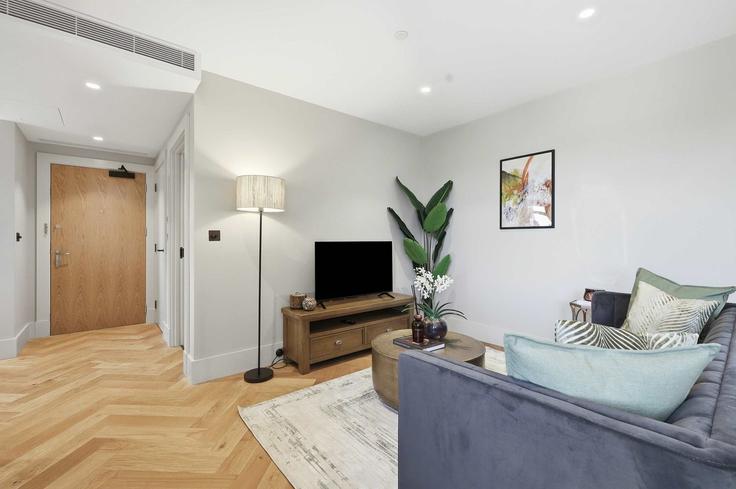 Salle de séjour élégante avec mobilier moderne dans un appartement à Building Cheyne Walk - redwood-living - 1578812 à Royal Borough of Kensington and Chelsea, London Salle de séjour élégante avec mobilier moderne dans un appartement à Building Cheyne Walk - redwood-living - 1578812 à Royal Borough of Kensington and Chelsea, London